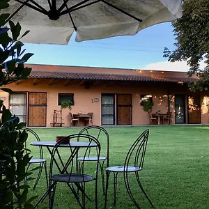  Alloggio per agriturismo La Dondina Italia